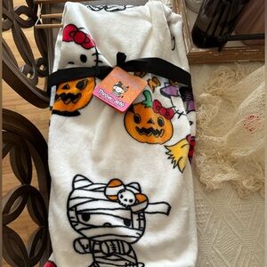 Hello Kitty Halloween throw blanket NWT